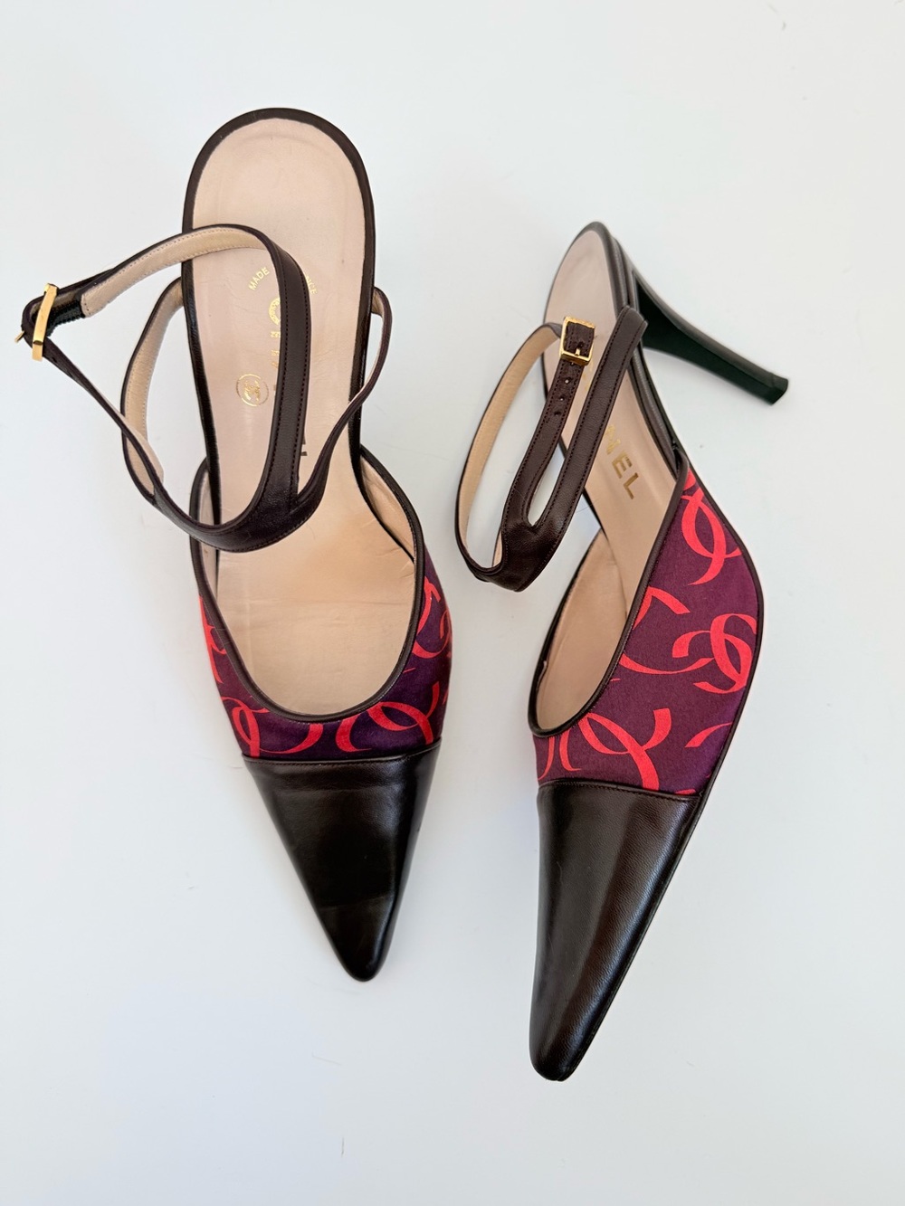 CHANEL Fall 2000 Karl Lagerfeld Burgundy CC Logo T-Strap Pointed Pumps 39